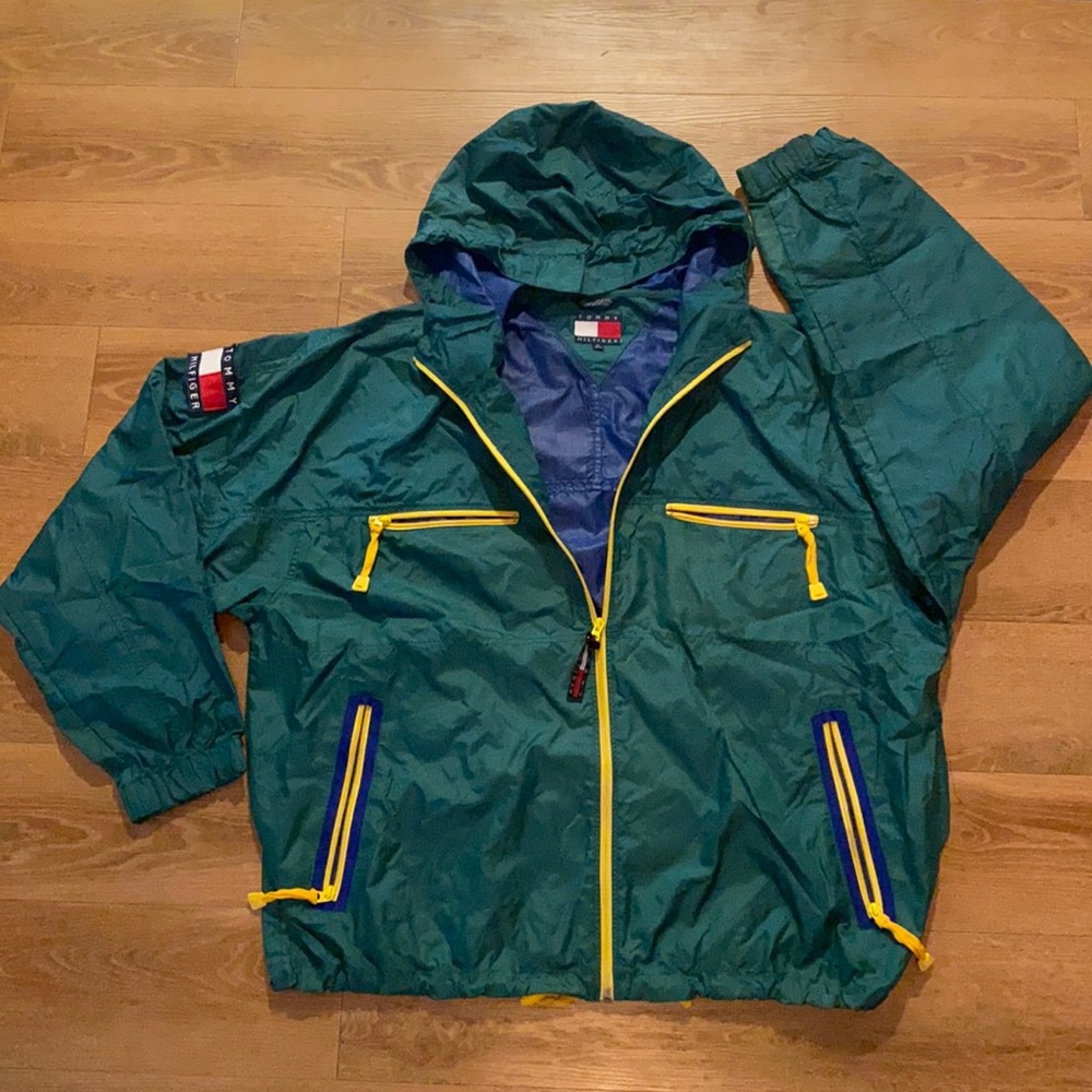 Deadstock 90’s Tommy Hilfiger packable jacket